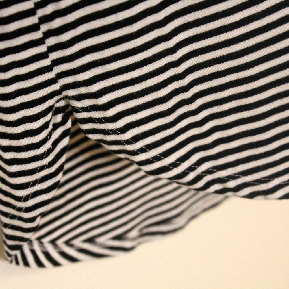 KEREN Hart Bell Sleeve Tunic Size M - Picture 12 of 15